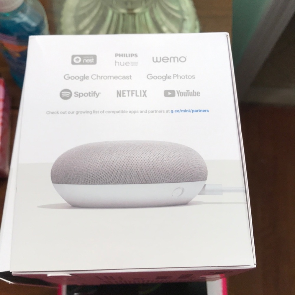 Google Home Mini - Picture 3 of 4